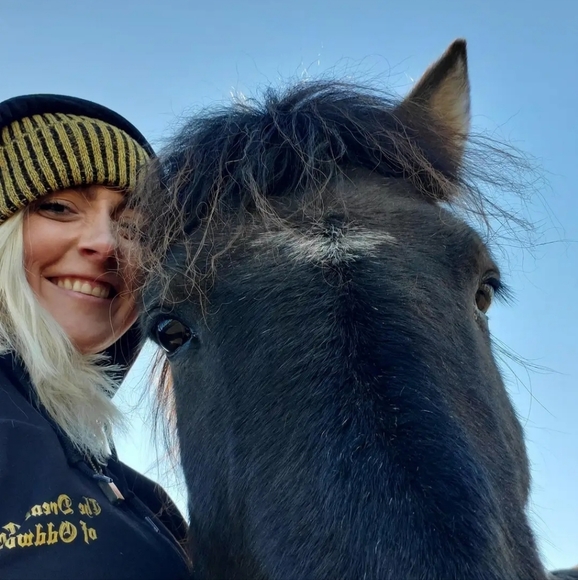 Meet your Posher, Cecily - Picture 1 of 1